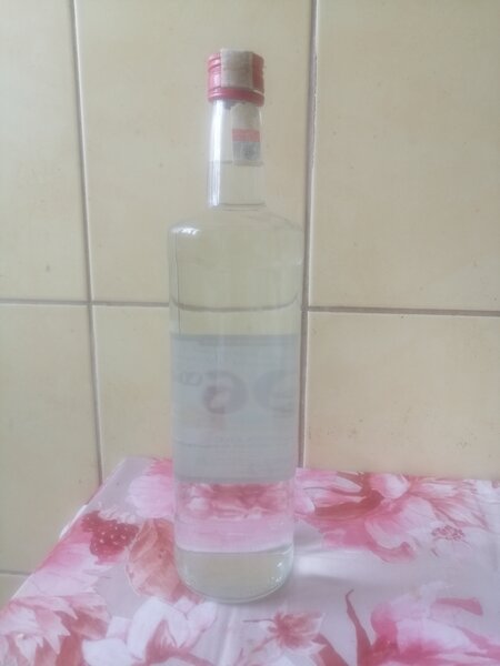 Vand tuica de prune, 25 lei litrul negociabil